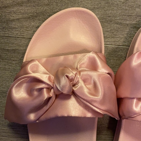 PUMA x Rihanna Slides in Pink (size 10.5) - Picture 5 of 7